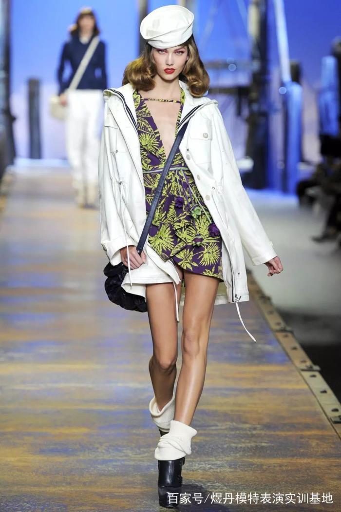 超模kk(超模Kk坐姿)