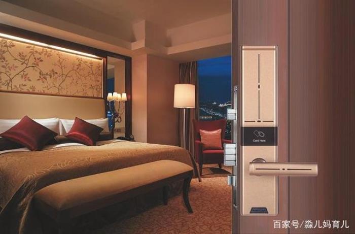  白天陪玩晚上陪睡——“私人伴游” 