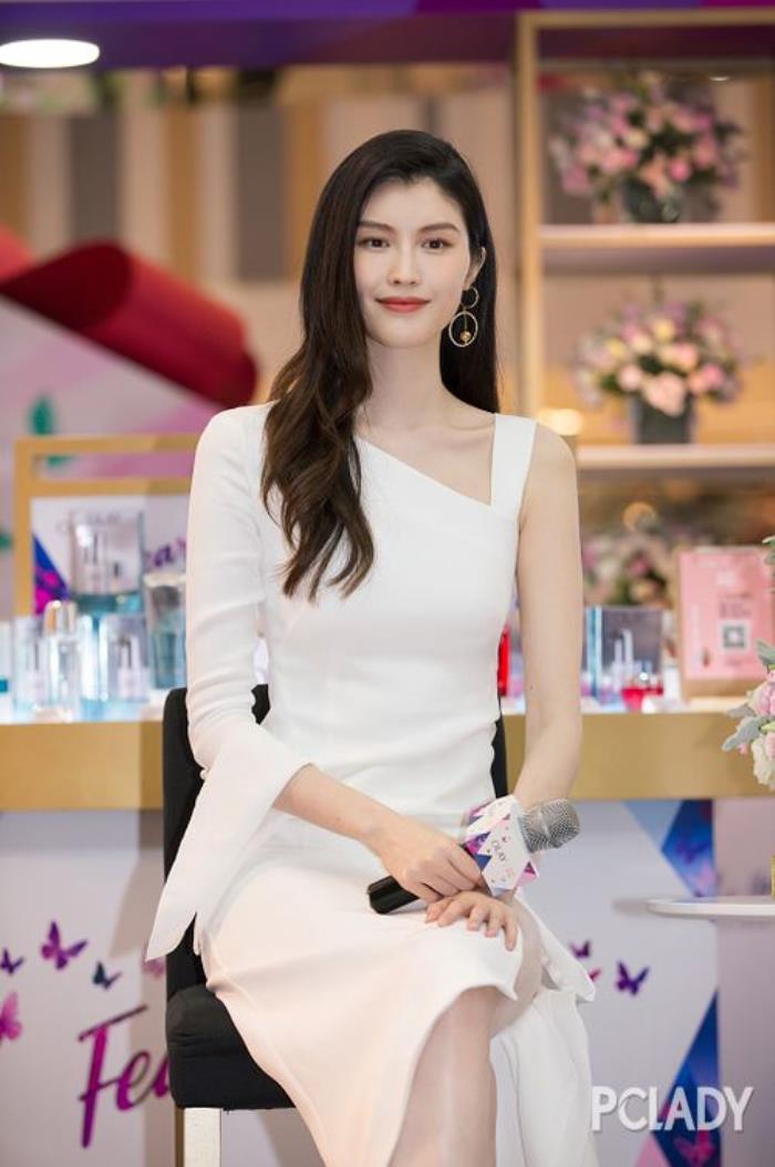 超模何穗(超模何穗代言的服装) 超模何穗(超模何穗代言的服装)