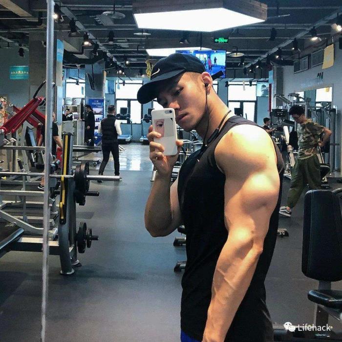 肌肉男模(肌肉男模拟器)