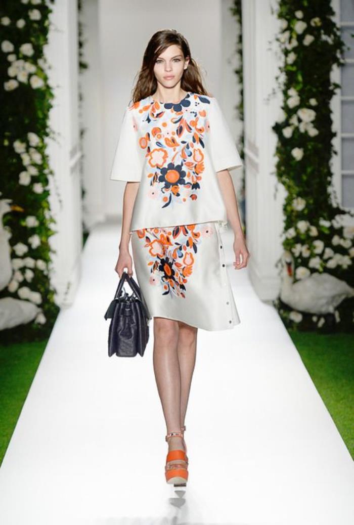 T台模特(t台模特工作内容) T台模特(t台模特工作内容)