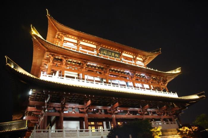 长沙旅游攻略(长沙旅游攻略景点必去长沙美食街)