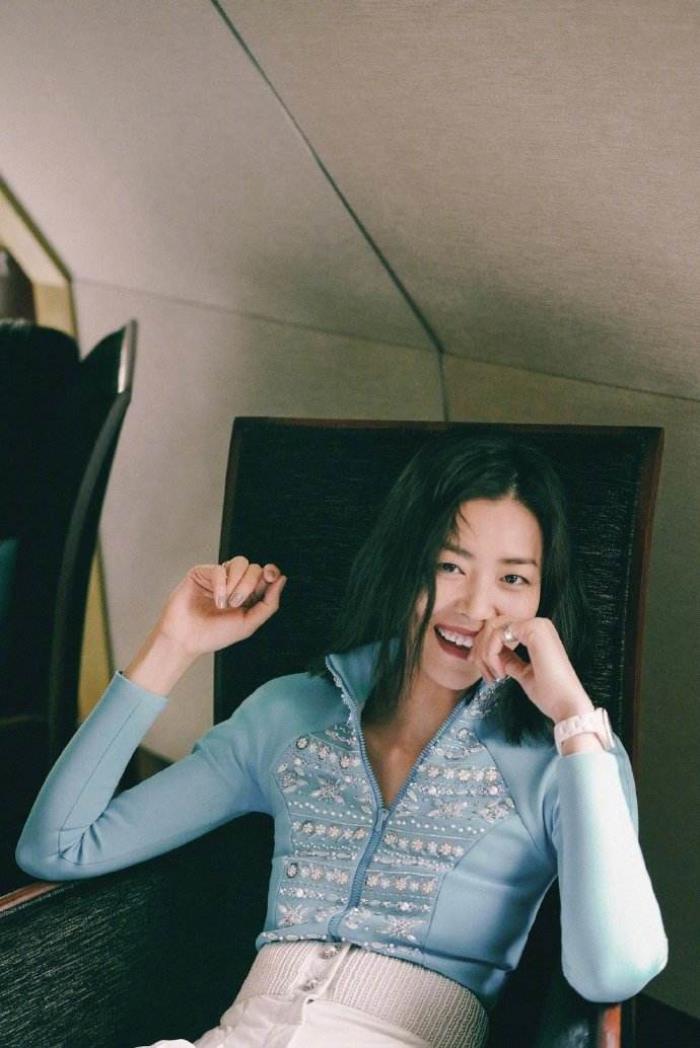 模特刘雯(模特刘雯吧的微博新浪)