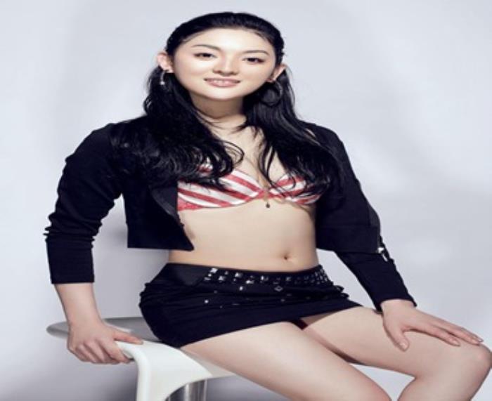  给大伙儿介绍一下招聘深圳伴游周佳佳个子172休重45KGo